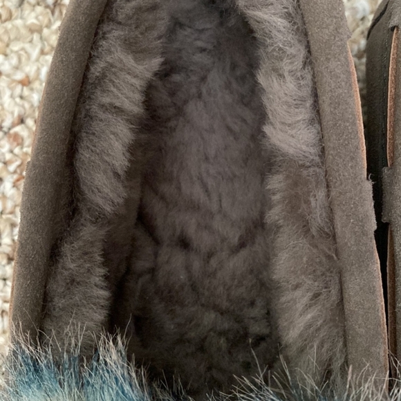 EMU Australia Moccasins / Slippers - Picture 2 of 9